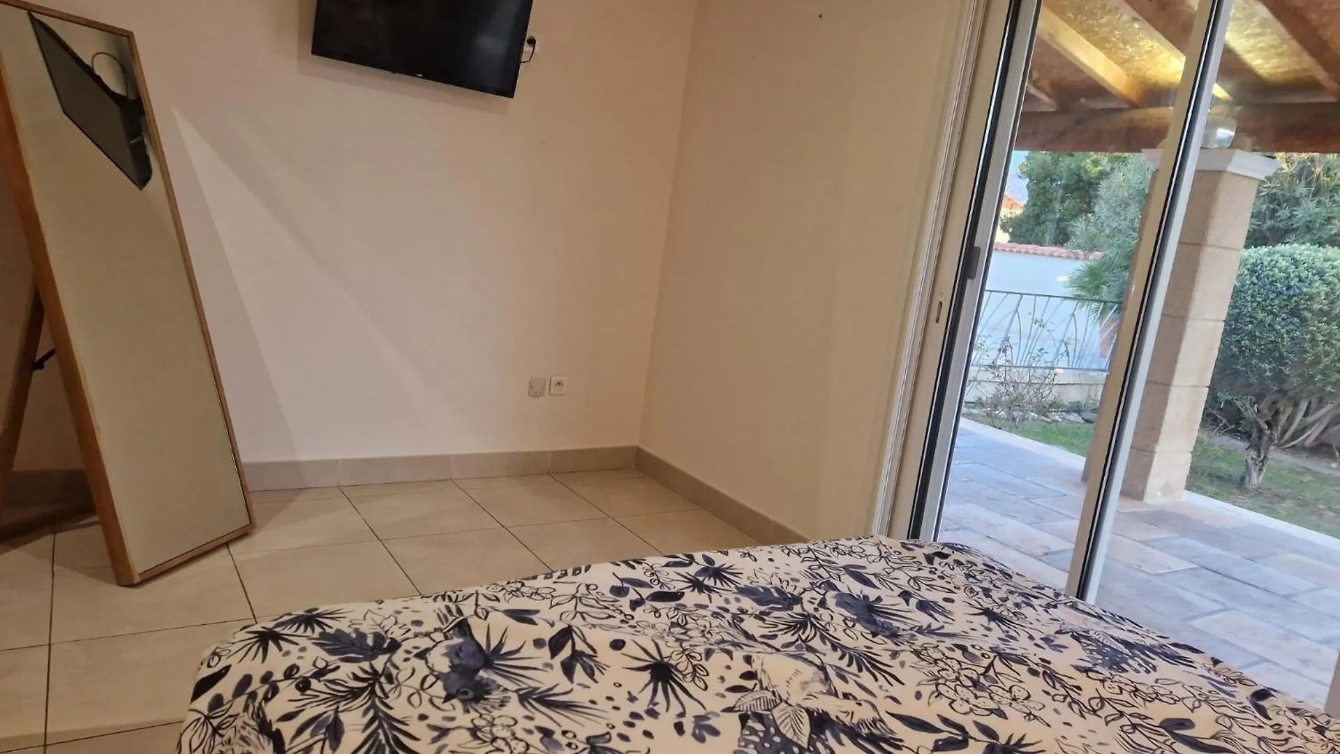 Maison Suites Parentales Piscine Clim Entraigues-sur-la-Sorgue 0*,  France