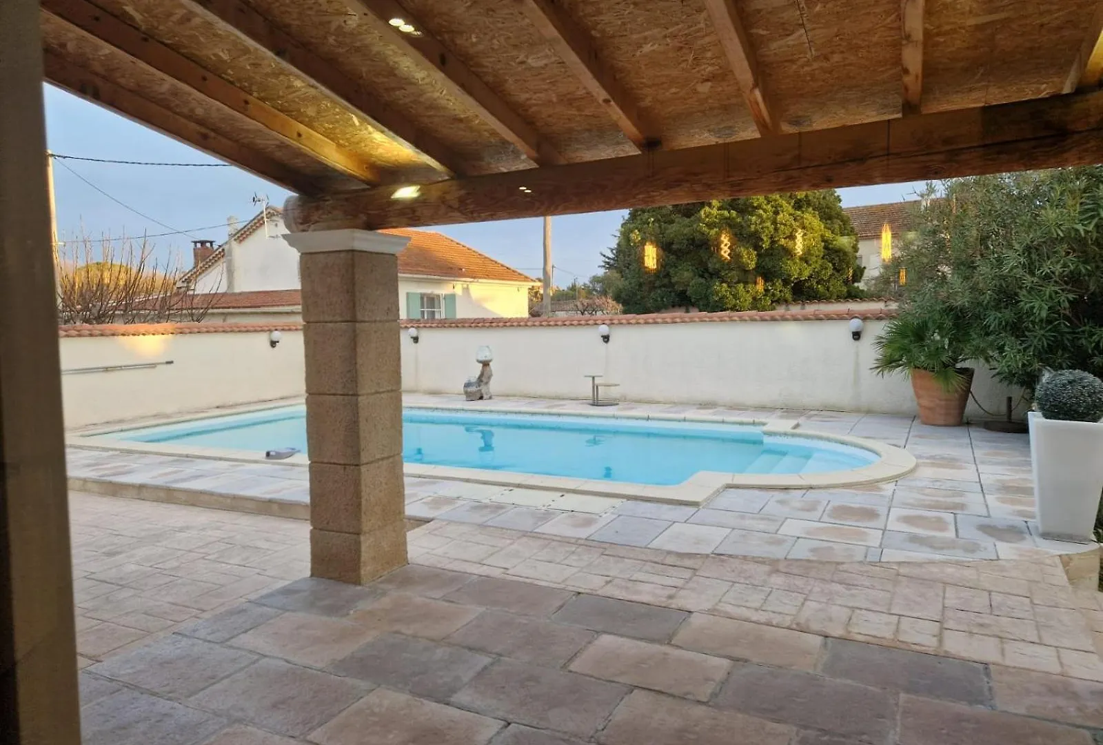 Maison Suites Parentales Piscine Clim Entraigues-sur-la-Sorgue 0*,  France